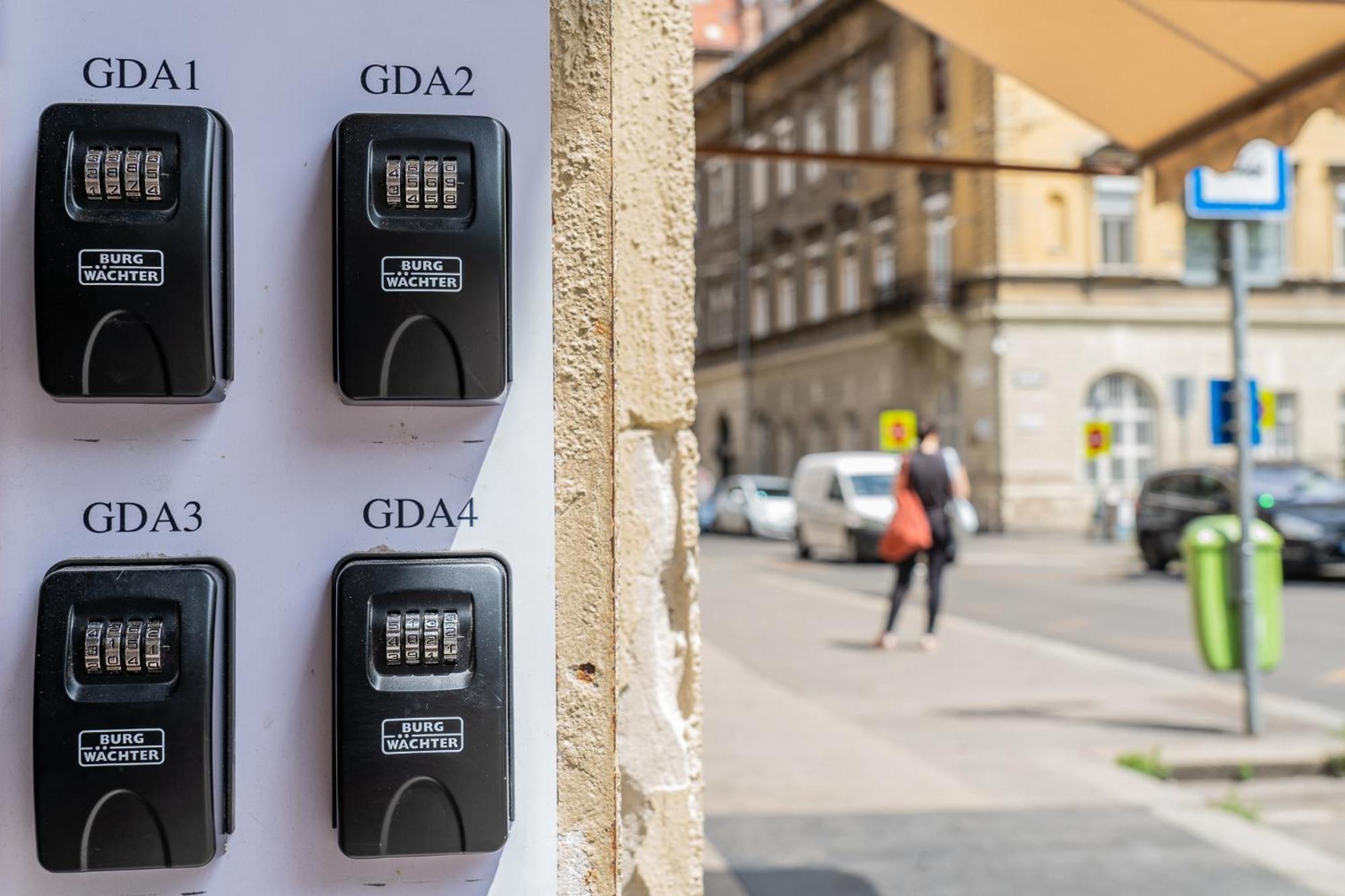 Glam Downtown Apartments ブダペスト エクステリア 写真